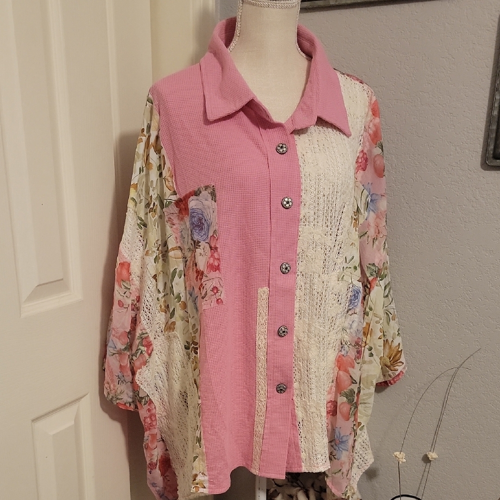 POL Pink and Cream Floral Button-Up Blouse With Crochet Detail NWOT